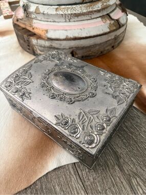 Vintage Godinger Silver Plated Floral Embossed Jewelry Box/Chest